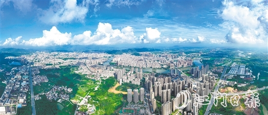 恩平這座擁有1800多年歷史的千年古邑變得更有辨識(shí)度，正煥發(fā)出新的活力，邁出新的步伐，迎來(lái)新的發(fā)展。圖為恩平城區(qū)。