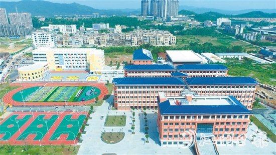 恩平教育事業(yè)蓬勃發(fā)展。圖為恩平市實(shí)驗(yàn)小學(xué)和恩平市實(shí)驗(yàn)幼兒園。