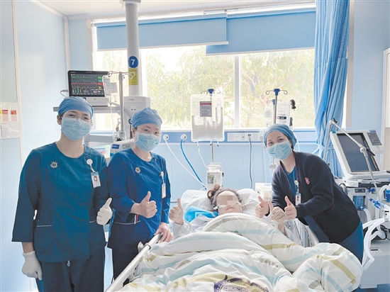 患者順利撤離ECMO，并為醫(yī)護(hù)人員點(diǎn)贊。