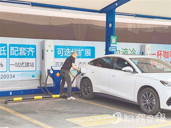 開平電動汽車市場滲透率不斷提升，市民對充電基礎設施的需求日益增長。
