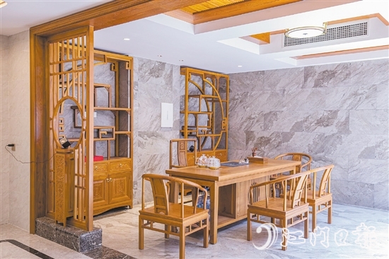 “建古紅”既保留傳統(tǒng)家具的精髓，又融入現(xiàn)代審美。