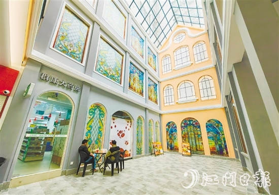 運(yùn)營方邀請設(shè)計團(tuán)隊(duì)對大樓進(jìn)行重新設(shè)計改造，融入更多僑鄉(xiāng)元素。