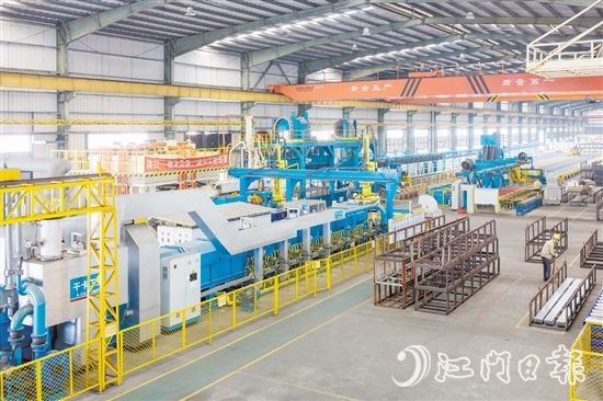 金橋鋁材集團(tuán)加大投入進(jìn)行技術(shù)改造，推動(dòng)工藝革新與產(chǎn)品迭代升級(jí)。