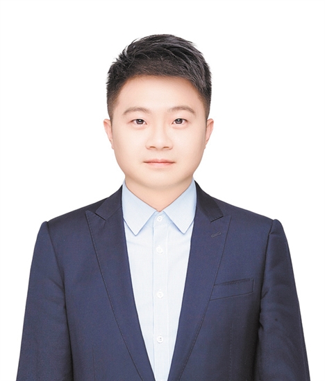 江門市青年企業(yè)家聯(lián)合會(huì)常務(wù)副會(huì)長、江門市長河化工實(shí)業(yè)集團(tuán)有限公司總經(jīng)理趙立衡