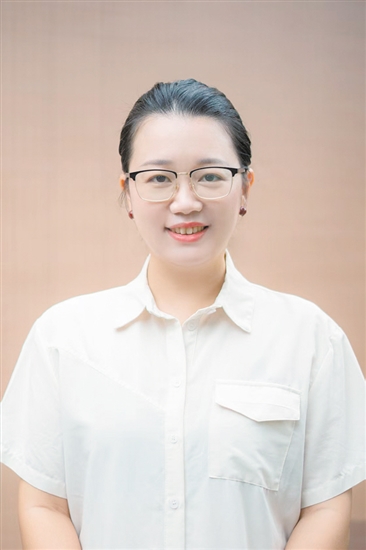 海外歸國(guó)創(chuàng)業(yè)華人青年、草坪里祠唐咖啡