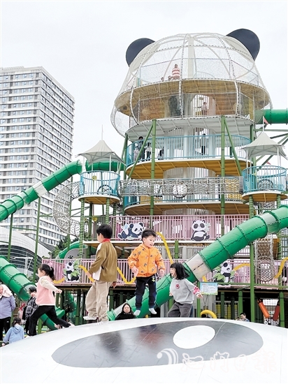 隨著無動力樂園陸續(xù)開業(yè)，“樂園經(jīng)濟”明顯升溫。