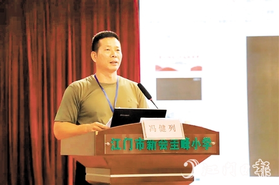 馮健列每年都會(huì)到學(xué)校、企業(yè)、村居開展國防宣傳。