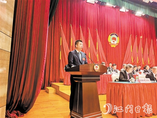 民進(jìn)新會(huì)區(qū)委員會(huì)代表戴碧余。