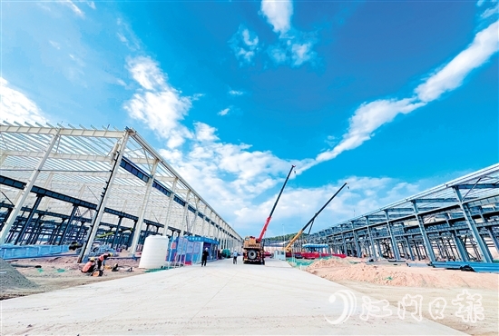 金橋綠色鋁合金項目正進行一期主體工程建設(shè)。