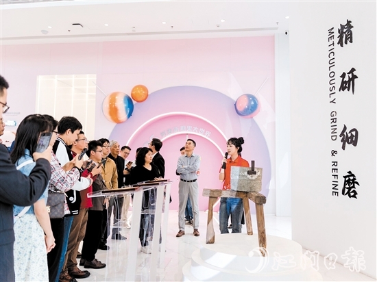 禮樂(lè)街道組織企業(yè)家們參觀金多多糖果樂(lè)園。