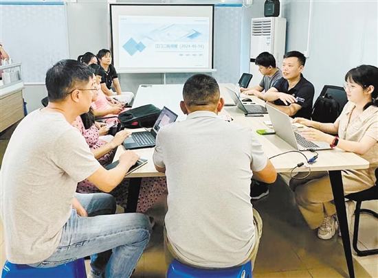 環(huán)市街道社區(qū)衛(wèi)生服務中心強化數(shù)據(jù)安全培訓。