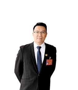 開平市政協(xié)委員、民盟開平市委員會專職副主委張偉津