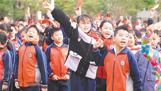 今年，蓬江區(qū)將著力打造“勵耘蓬江”教育品牌，全力推動蓬江教育高質量發(fā)展。