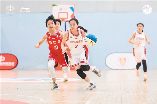 新會區(qū)平山小學(xué)女子籃球隊(duì)是我市唯一一支參賽代表隊(duì)。