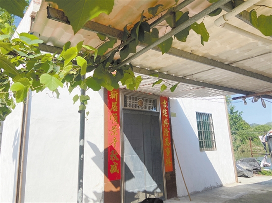 近年來，鶴山市相關(guān)部門及單位積極幫助困難群眾實(shí)施農(nóng)村危房改造。