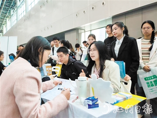 臺山企業(yè)的參展人氣火爆。