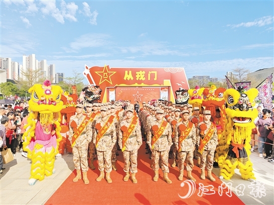鶴山入伍新兵展現(xiàn)良好精神風(fēng)貌。