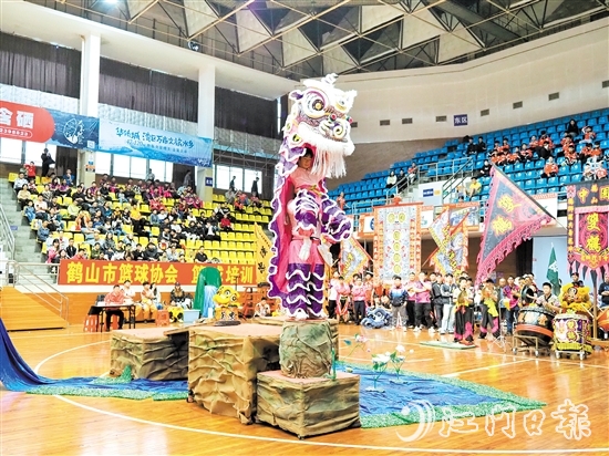 比賽中，各隊伍發(fā)揮創(chuàng)意，擺設(shè)青陣。