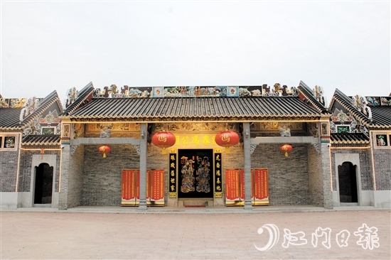 復春馮公祠建筑雄偉大氣，是典型的嶺南祠堂特色建筑。
