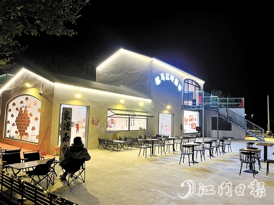 歇馬江畔集市由村集體廢舊物業(yè)改建而成，成為村中的“打卡點”。