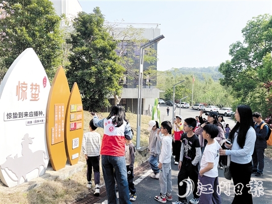 同學(xué)們通過圖文了解節(jié)氣知識(shí)。
