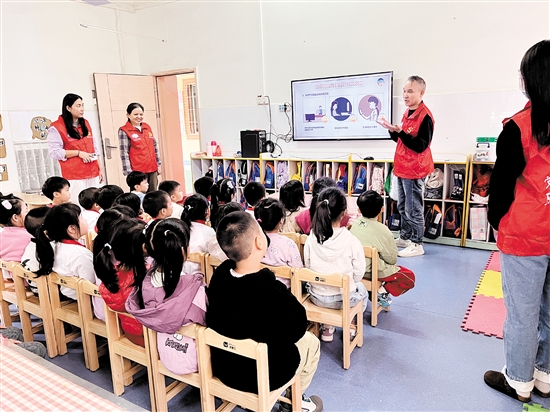 江門市中心醫(yī)院構(gòu)建立體化科普體系。