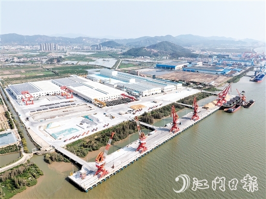 華津碼頭一期工程建成投用后單月吞吐量屢創(chuàng)新高。 華津碼頭一期工程建成投用后單月吞吐量屢創(chuàng)新高。