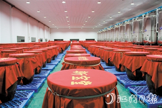 2016年，陳柏忠成立廣東新寶堂生物科技有限公司，開展陳皮酵素項(xiàng)目。