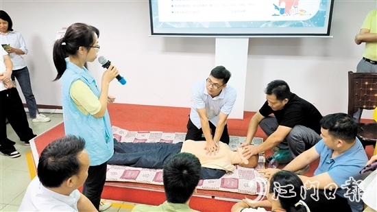 桃源分院把應(yīng)急救助技能培訓(xùn)“搬進(jìn)”企業(yè)，提升企業(yè)職工自救互救能力。