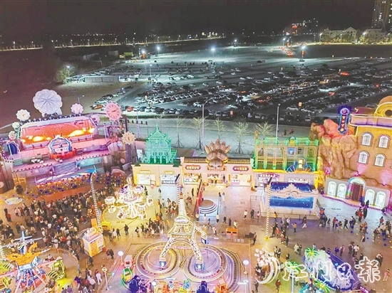 開平構(gòu)建多層級景區(qū)景點(diǎn)集群，農(nóng)文旅融合發(fā)展聯(lián)農(nóng)帶農(nóng)成效明顯。圖為“夢回開平·僑海華韻”夜經(jīng)濟(jì)項(xiàng)目。