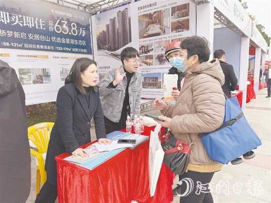 來(lái)自臺(tái)山全市的23家房企攜25個(gè)樓盤亮相，帶來(lái)了實(shí)實(shí)在在的購(gòu)房?jī)?yōu)惠。