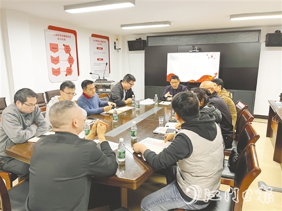 斗山鎮(zhèn)迅速組織司法所、農(nóng)辦、規(guī)劃辦、國土所、派出所、綜合行政執(zhí)法部門等召開分析研判會議。