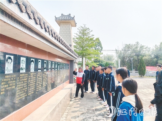 臺山市各級黨政機(jī)關(guān)、企事業(yè)單位、學(xué)校開展紀(jì)念活動，形成全社會共同緬懷英烈的良好風(fēng)尚。