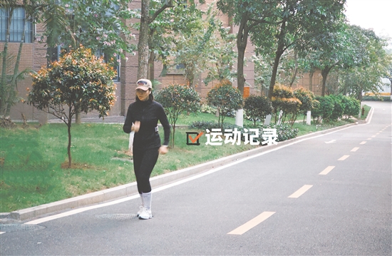 阿鈺跑步注重正確姿勢(shì)和持續(xù)堅(jiān)持。