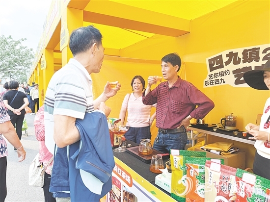 本地企業(yè)攜特色產(chǎn)品亮相嘉年華。