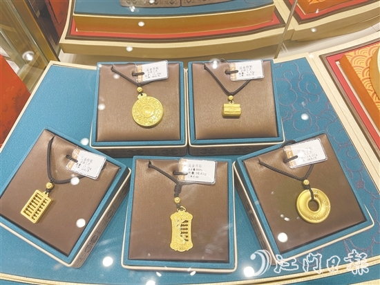 國內(nèi)金飾價格突破新高。