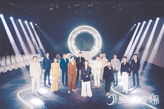 一場結(jié)合科技與傳統(tǒng)的時裝秀在江門上演。