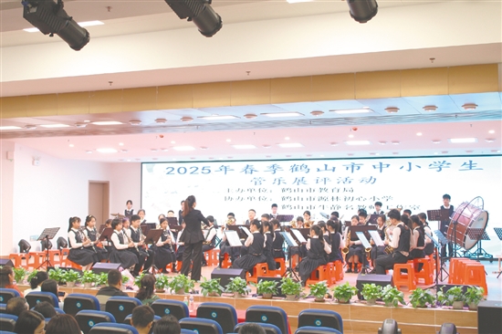 各管樂團(tuán)依次登臺(tái)，以飽滿的熱情演繹管樂藝術(shù)的多元魅力。