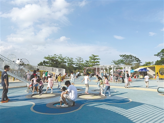 新會(huì)兒童公園成為熱門(mén)親子游目的地。