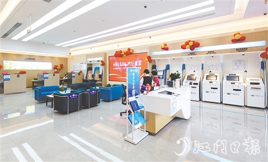 營業(yè)廳環(huán)境煥然一新，功能分區(qū)清晰明確。