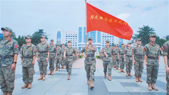 開平周文雍陳鐵軍民兵連黨員比例達(dá)49%。
