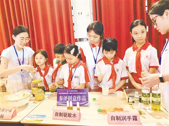 新會陳經(jīng)綸中學注重把學科知識與勞動實踐相結合，同學們在趣味實踐中可以學習到更多知識。