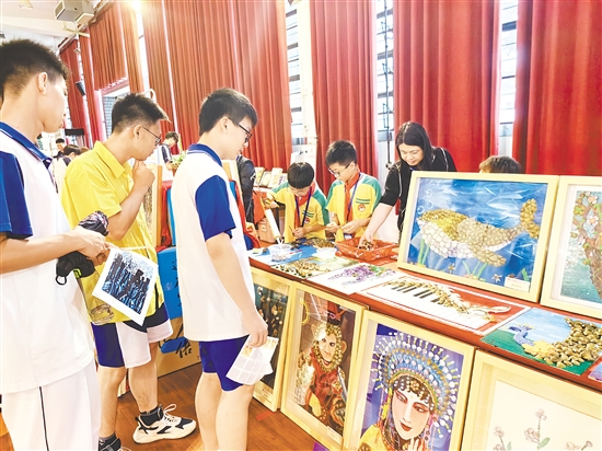 睦洲鎮(zhèn)睦洲小學就地取材、變廢為寶，開發(fā)蜆殼畫系列勞動課程。