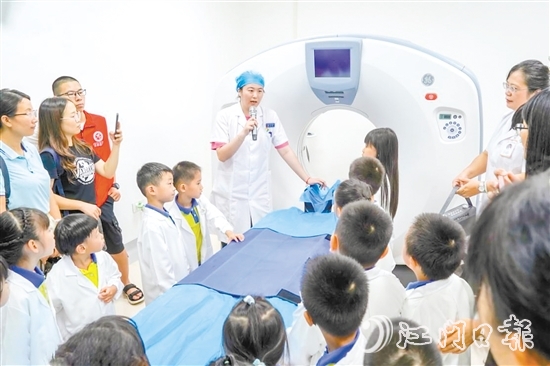 新會區(qū)婦幼保健院舉辦“小醫(yī)生體驗(yàn)日”活動，打造兒童友好就診新體驗(yàn)。