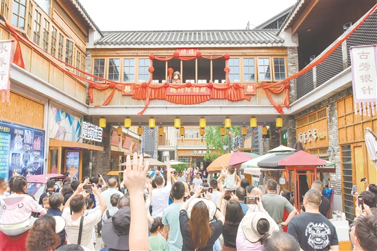 江門古勞水鄉(xiāng)旅游區(qū)推出精彩演藝節(jié)目吸引游客。