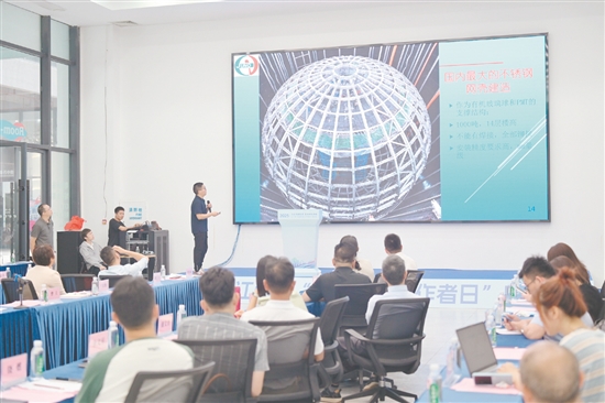 科技工作者正在進行科研故事分享。