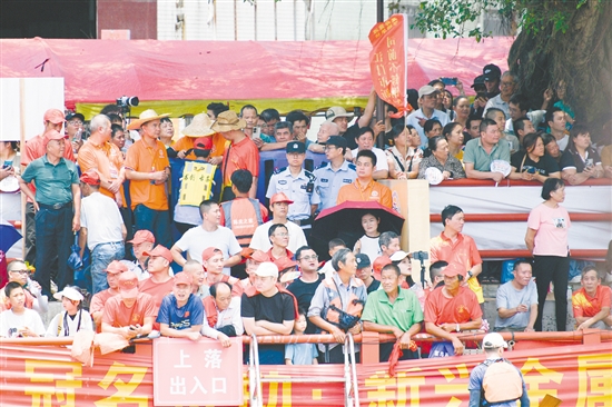 →公安機關(guān)加強重點區(qū)域的巡防管控。