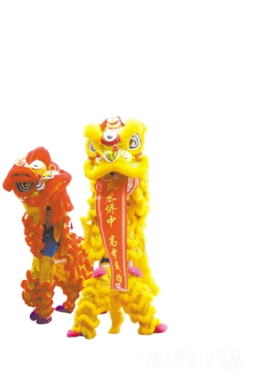 開平市風(fēng)采華僑中學(xué)以舞獅為即將踏上高考征程的高三學(xué)子吹響沖鋒的號(hào)角！
