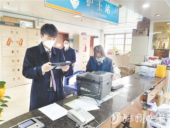 江門(mén)農(nóng)商銀行及時(shí)解決客戶急需辦理社?？ㄐ枨?。
