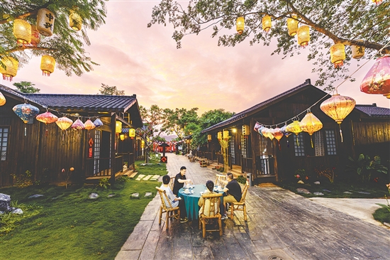 盤活閑置校舍，建設(shè)特色項(xiàng)目——古韻樹廬，豐富游客體驗(yàn)。